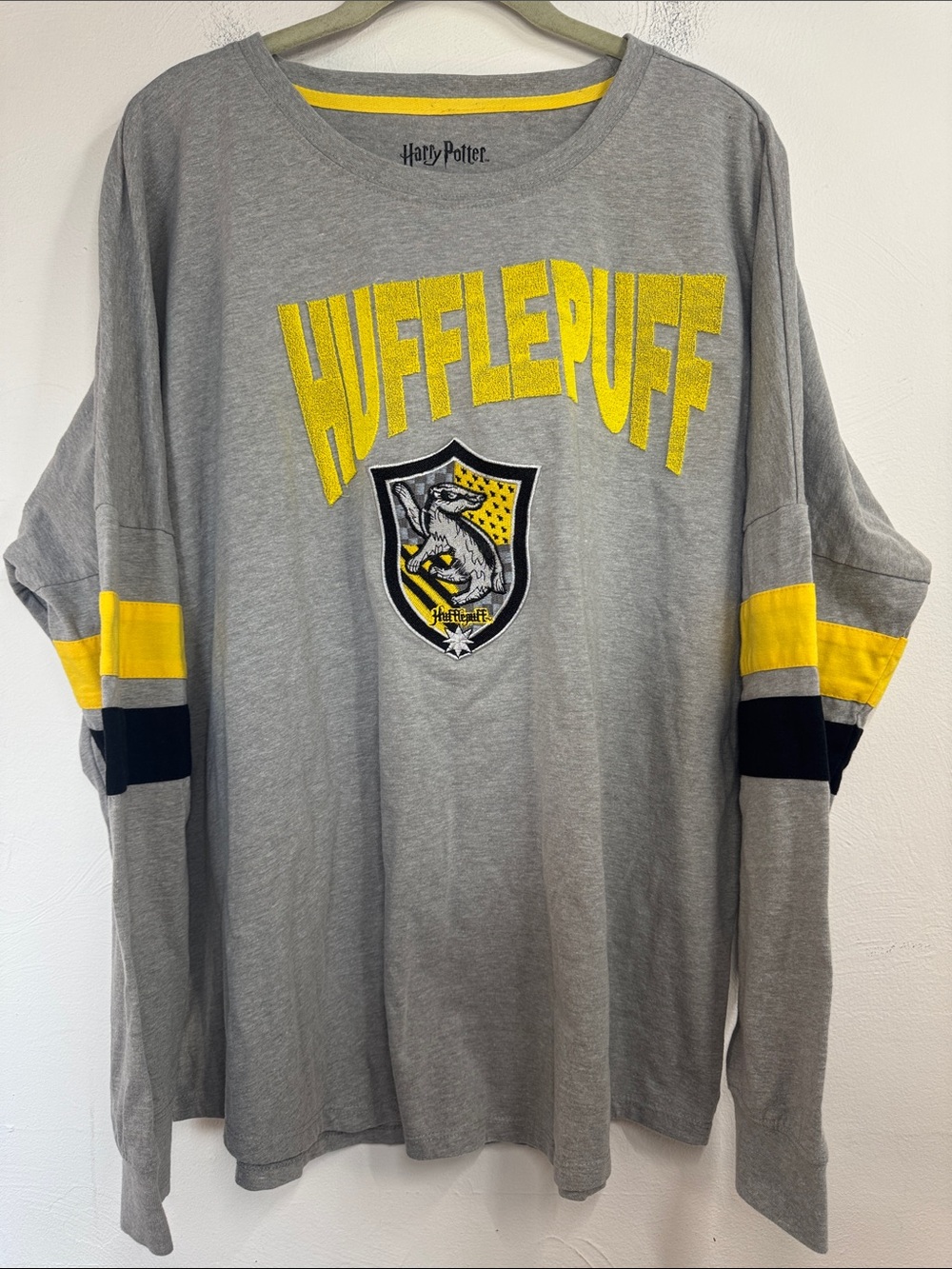 Warner Bros. Harry Potter Grey & Yellow Hufflepuff Crewneck Tee Potterhead